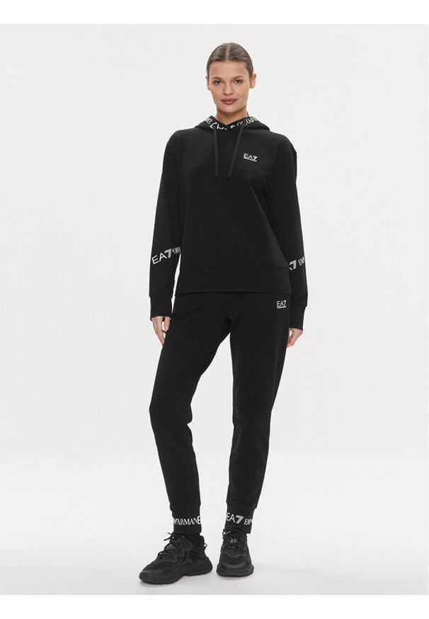 EA7 Emporio Armani Dres 8NTV52 TJTXZ 1200 Czarny Regular Fit. Kolor: czarny. Materiał: bawełna