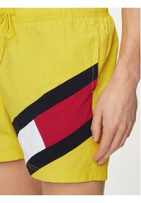 TOMMY HILFIGER - Tommy Hilfiger Szorty kąpielowe UM0UM02048 Żółty Slim Fit. Kolor: żółty. Materiał: syntetyk #4