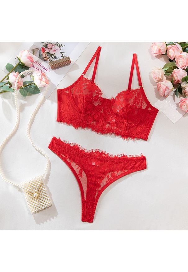 Intica - Koronkowy komplet bielizny push-up ze stringami Alheide. Kolor: czerwony. Materiał: koronka. Długość: długie. Wzór: koronka