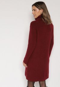 Born2be - Bordowa Sukienka Sweterkowa z Golfem z Wiskozą i Wełną Fedamira. Okazja: na co dzień. Typ kołnierza: golf. Kolor: czerwony. Materiał: wełna, wiskoza. Typ sukienki: proste. Styl: casual, klasyczny. Długość: maxi #6