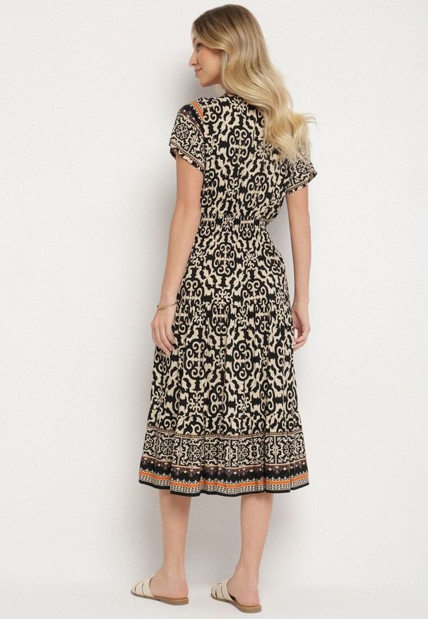 Born2be - Czarna Bawełniana Sukienka z Guzikami i Ornamentnym Wzorem Zisselle. Kolor: czarny. Materiał: bawełna