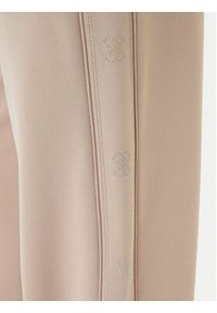 Guess Spodnie dresowe V5BB12 KCX22 Beżowy Regular Fit. Kolor: beżowy. Materiał: syntetyk #3