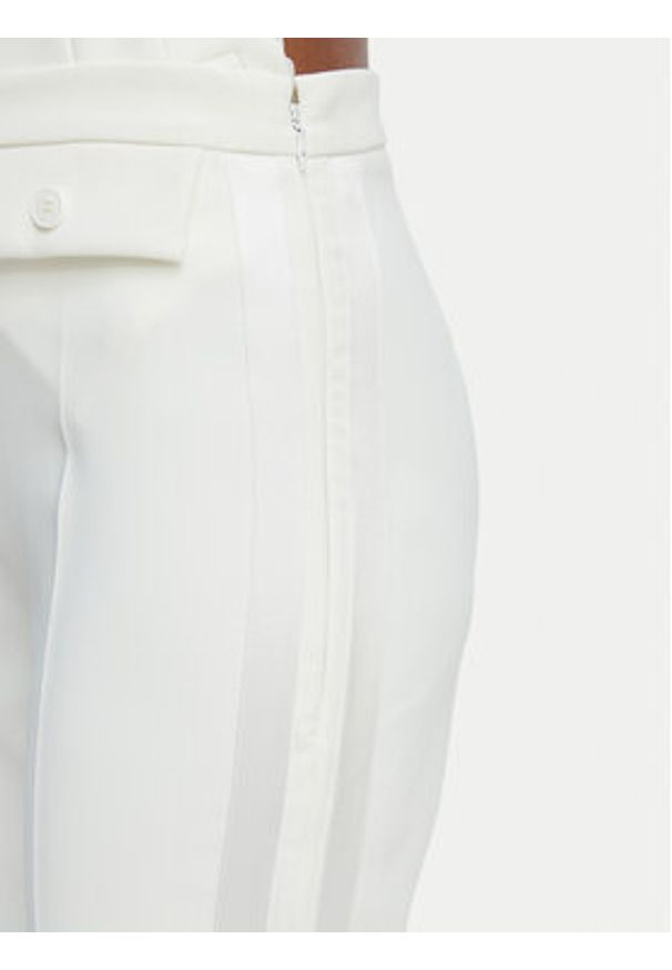 Elisabetta Franchi Spodnie materiałowe PA-185-62E2-V270 Kremowy Slim Fit. Kolor: kremowy. Materiał: syntetyk