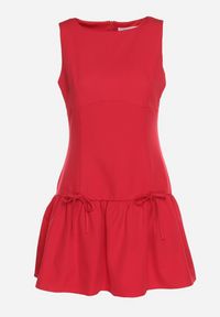 Born2be - Czerwona Rozkloszowana Sukienka Vices Bez Rękawów z Obniżonym Stanem i Kokardkami Folinesa. Okazja: na co dzień. Typ kołnierza: kokarda. Kolor: czerwony. Długość rękawa: bez rękawów. Styl: klasyczny, casual, elegancki #2