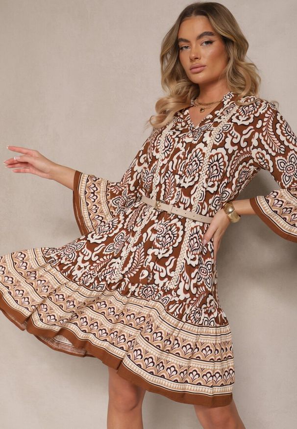 Renee - Brązowa Rozkloszowana Sukienka z Wiskozy o Koszulowym Kroju w Kwiatowy Print Frolsemi. Kolor: brązowy. Materiał: wiskoza. Wzór: kwiaty, nadruk. Sezon: lato. Typ sukienki: koszulowe