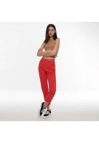 Reserved - Spodnie chino z paskiem - Czerwony. Kolor: czerwony