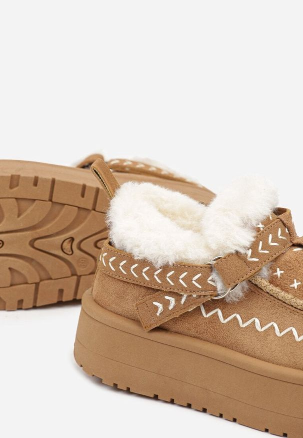 Born2be - Brązowe Śniegowce na Grubej Podeszwie z Frędzlami i Haftem Linodis. Okazja: na co dzień, na spacer. Kolor: brązowy. Materiał: jeans. Wzór: haft. Sezon: jesień. Styl: casual