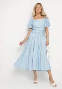 Born2be - Niebieska Sukienka Rozkloszowana z Wiskozy z Kwadratowym Dekoltem i Drapowaniem Napessia. Okazja: na co dzień. Typ kołnierza: dekolt kwadratowy. Kolor: niebieski. Materiał: wiskoza. Styl: klasyczny, casual, elegancki #5