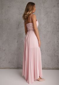 Renee - Różowy Elegancki Kombinezon z Paskiem w Talii Ozdobiony Koronką Aerosa. Kolor: różowy. Materiał: koronka. Długość rękawa: na ramiączkach. Wzór: aplikacja, koronka. Styl: elegancki #5