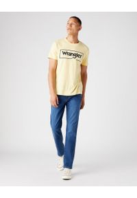 Wrangler - WRANGLER FRAME LOGO TEE MĘSKI T-SHIRT KOSZULKA NADRUK SUNLIGHT W7H3D3XCU. Wzór: nadruk #2