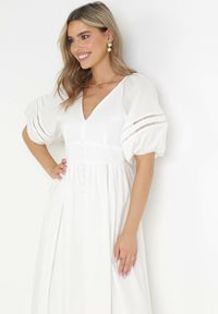 Born2be - Biała Sukienka Maxi z Bawełny i Lnu z Ażurowymi Wstawkami i Gumką w Pasie Arada. Okazja: na co dzień. Kolor: biały. Materiał: len, bawełna. Wzór: ażurowy. Typ sukienki: proste. Styl: wizytowy, casual. Długość: maxi #3