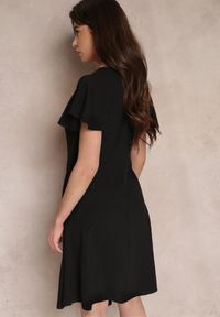 Renee - Czarna Elegancka Sukienka z Krótkim Rękawem i Rozkloszowanym Dołem Mimisa. Kolor: czarny. Długość rękawa: krótki rękaw. Styl: elegancki. Długość: midi #4