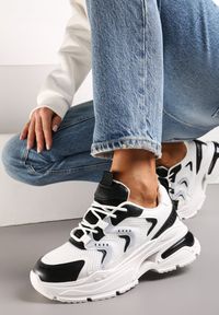 Renee - Biało-Czarne Sneakersy na Grubej Podeszwie z Metalicznymi Wstawkami Seta. Okazja: na co dzień. Kolor: biały #1