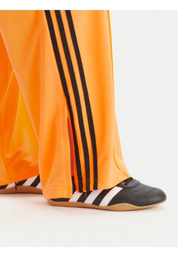 Adidas - adidas Spodnie dresowe adicolor Classic Firebird JY2694 Żółty Loose Fit. Kolor: żółty. Materiał: syntetyk