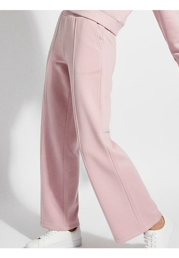 Sinsay - Spodnie wide leg z przeszyciami z domieszką wiskozy - różowy. Kolor: różowy. Materiał: wiskoza
