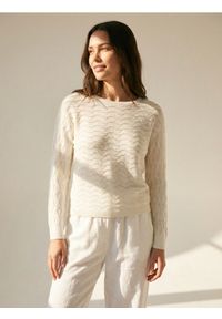 Sinsay - Ażurowy sweter - kremowy. Kolor: kremowy. Wzór: ażurowy #1