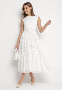 Born2be - Biała Koronkowa Sukienka o Rozkloszowanym Kroju z Odkrytymi Plecami Nelamia. Okazja: na co dzień, na imprezę. Kolor: biały. Materiał: koronka. Długość rękawa: bez rękawów. Styl: casual, elegancki, wizytowy #1
