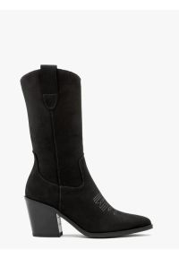 Ryłko - Czarne kozaki typu kowbojki z cholewką do połowy łydki. Zapięcie: zamek. Kolor: czarny. Materiał: nubuk. Szerokość cholewki: normalna. Wzór: haft. Obcas: na obcasie. Styl: street. Wysokość obcasa: średni #1