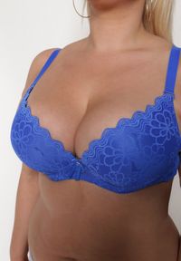 Renee - Niebieski Koronkowy Biustonosz Typu Push-Up Chrisalia. Kolor: niebieski. Materiał: koronka. Rodzaj stanika: push-up