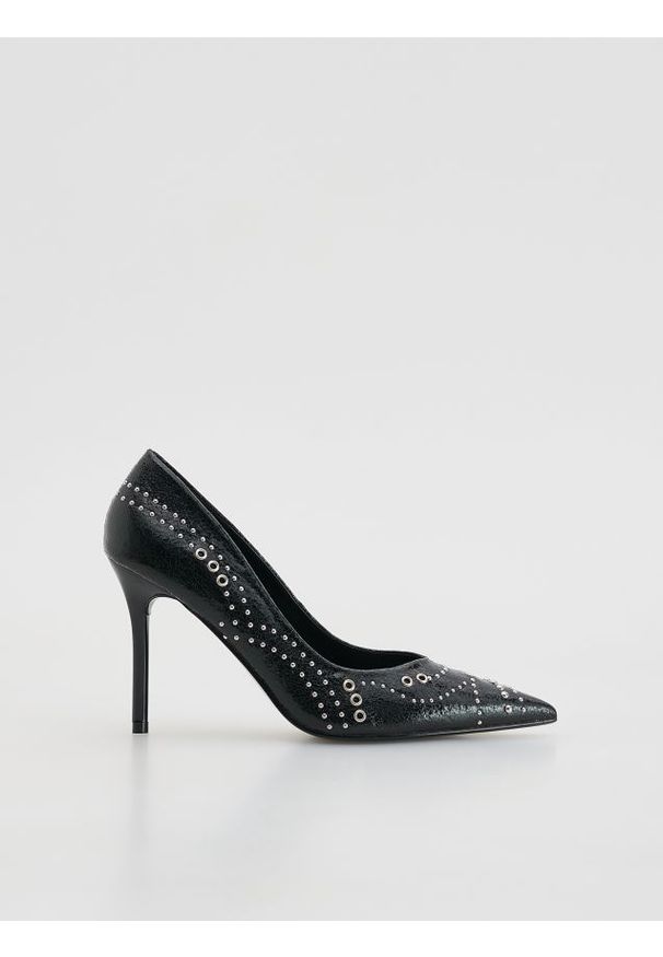 Reserved - Czółenka z metalowymi okuciami - czarny. Kolor: czarny. Materiał: skóra