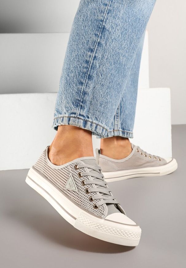 Born2be - Jasnoszare Klasyczne Trampki z Ażurową Cholewką Volirae. Kolor: szary. Materiał: jeans. Szerokość cholewki: normalna. Wzór: ażurowy. Sezon: wiosna, lato. Styl: klasyczny