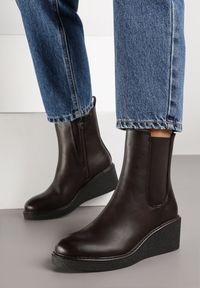 Born2be - Brązowe Botki Sztyblety na Koturnie Fesirea. Okazja: na co dzień. Kolor: brązowy. Materiał: jeans. Obcas: na koturnie. Styl: wizytowy, casual, elegancki