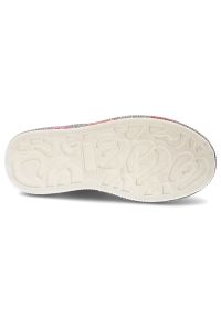 Różowe Sneakersy GOE Stylowe Błyszczące Obuwie Damskie. Okazja: na co dzień. Zapięcie: sznurówki. Kolor: różowy. Materiał: materiał. Szerokość cholewki: normalna. Styl: elegancki #2