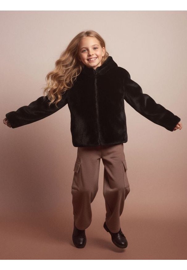 Sinsay - Puszysta kurtka z kapturem - czarny. Typ kołnierza: kaptur. Kolekcja: plus size. Kolor: czarny