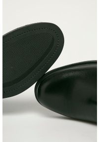 vagabond - Vagabond - Sztyblety skórzane Amina. Nosek buta: okrągły. Kolor: czarny. Materiał: skóra, materiał, guma