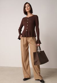 Born2be - Brązowy Elegancki Kardigan z Wiskozy z Falbankami i Guzikami z Cyrkoniami Orsea. Okazja: na co dzień. Typ kołnierza: kołnierz z falbankami. Kolor: brązowy. Materiał: wiskoza. Wzór: aplikacja. Styl: elegancki #5