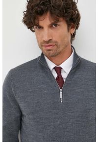Calvin Klein sweter wełniany męski kolor szary lekki z golferm. Typ kołnierza: golf. Kolor: szary. Materiał: wełna #3