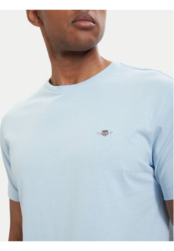 GANT - Gant T-Shirt Shield 2003184 Niebieski jasny Regular Fit. Kolor: niebieski. Materiał: bawełna