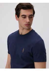 Reserved - Bawełniany t-shirt slim fit - granatowy. Kolor: niebieski. Materiał: bawełna