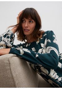 bonprix - Rozkloszowana sukienka z wiskozy. Kolor: zielony. Materiał: wiskoza. Długość: mini #2