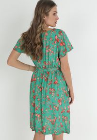 Born2be - Zielona Sukienka Midi z Wiskozy z Gumką w Talii i Krótkim Rękawem Jodys. Kolor: zielony. Materiał: wiskoza. Długość rękawa: krótki rękaw. Długość: midi #3