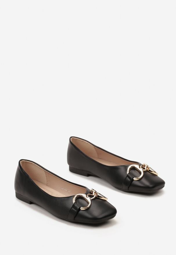 Born2be - Czarne Balerinki z Kwadratowym Noskiem i Metaliczną Klamerką Elinesa. Kolor: czarny. Styl: elegancki