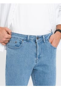 Ombre Clothing - Klasyczne męskie spodnie jeansy SLIM FIT z elastanem – jasnoniebieskie V2. Kolor: niebieski. Materiał: jeans, elastan. Wzór: gładki, jednolity. Styl: klasyczny #8