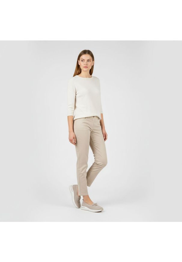 Półbuty damskie S.Barski, lekka konstrukcja perforowana cholewka sznurowanie elastyczna podeszwa miękkie wnętrze, beżowe, LR61-7044. Okazja: na co dzień. Zapięcie: sznurówki. Kolor: beżowy. Materiał: jeans. Szerokość cholewki: normalna. Sezon: wiosna, lato. Obcas: na platformie. Styl: casual, klasyczny, elegancki