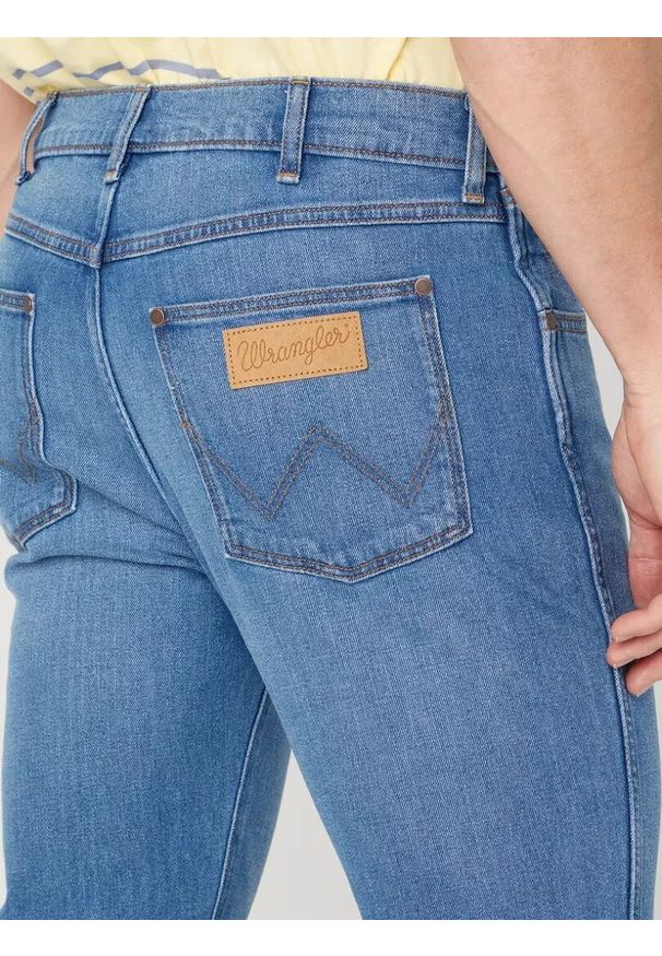 Wrangler - WRANGLER LARSTON MĘSKIE SPODNIE JEANSOWE JEANSY VITO W18SAG42E 112329014
