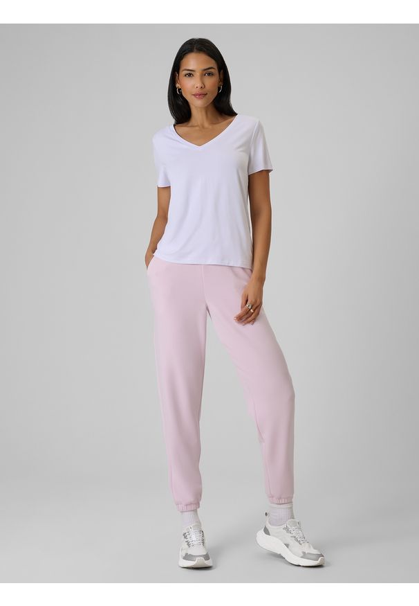 4f - 4F T-shirt regular z modalem damski - biały M. Okazja: na co dzień. Typ kołnierza: dekolt w serek. Kolor: biały. Materiał: materiał, skóra, dzianina. Styl: casual