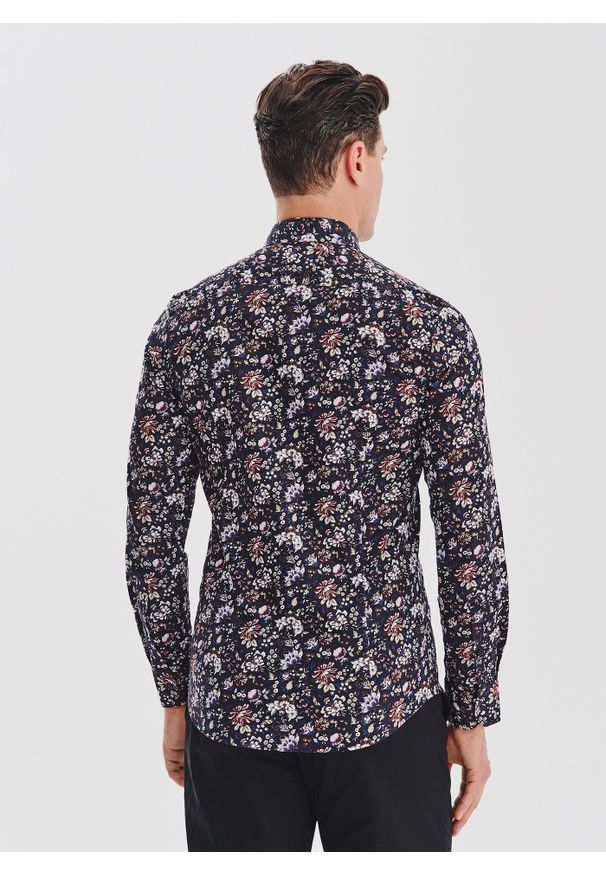 Pako Lorente - PAKO LORENTE – Granatowa koszula w kwiaty. Typ kołnierza: kołnierzyk klasyczny. Kolor: niebieski. Materiał: bawełna, elastan. Długość rękawa: długi rękaw. Długość: długie. Wzór: kwiaty. Styl: klasyczny