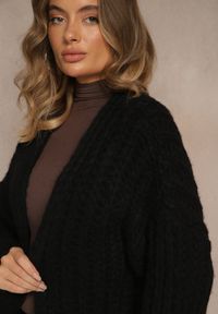 Renee - Czarny Oversizowy Kardigan Bez Zapięć z Dodatkiem Wełny i Wiskozy Titanesa. Okazja: na imprezę. Kolor: czarny. Materiał: wełna, wiskoza. Długość: długie. Wzór: aplikacja #5