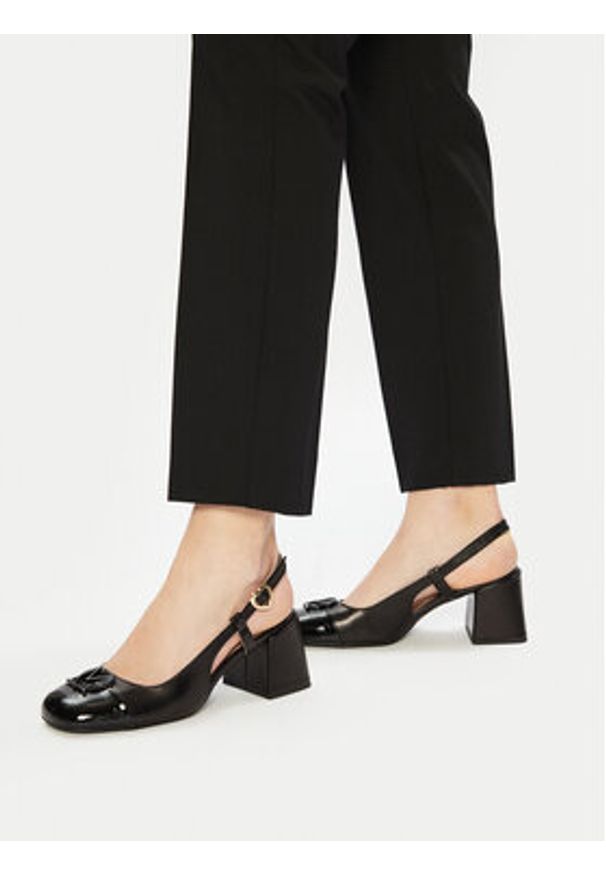 Love Moschino - LOVE MOSCHINO Czółenka JA10117G1MIE300A Czarny. Kolor: czarny. Materiał: skóra