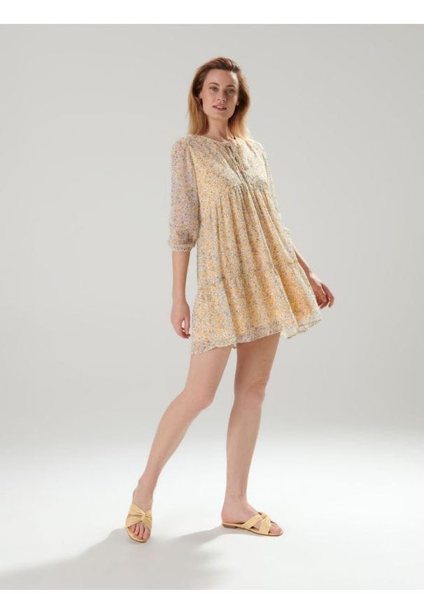 Sinsay - Sukienka mini w kwiaty - wielobarwny. Materiał: tkanina. Wzór: kwiaty. Długość: mini