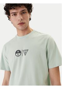 Guess T-Shirt GUESS x NORTH SAILS M6GI40 K3322 Zielony Regular Fit. Kolor: zielony. Materiał: bawełna #4