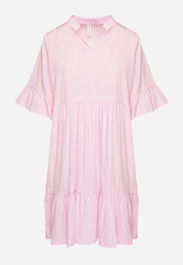 Born2be - Różowa Sukienka Rozkloszowana z Wiskozą Ozdobiona Falbanami Eviriane. Okazja: na co dzień. Typ kołnierza: dekolt w serek. Kolor: różowy. Materiał: wiskoza. Wzór: aplikacja. Typ sukienki: proste. Styl: casual