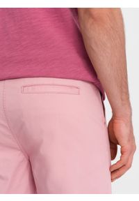 Ombre Clothing - Szorty męskie chinosy z kontrastowym podwinięciem – różowe V8. Okazja: na imprezę, do pracy, na co dzień. Kolor: różowy. Materiał: tkanina, elastan, bawełna. Długość: krótkie. Wzór: kolorowy. Sezon: lato. Styl: wakacyjny, casual #8