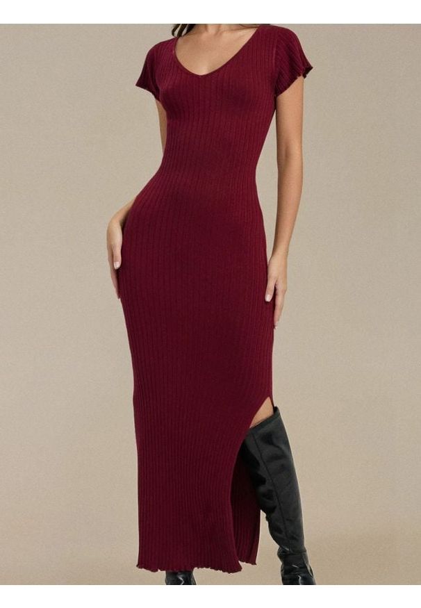 Sinsay - Dopasowana dzianinowa sukienka midi z wiskozą - bordowy. Kolor: czerwony. Materiał: dzianina, wiskoza. Długość: midi