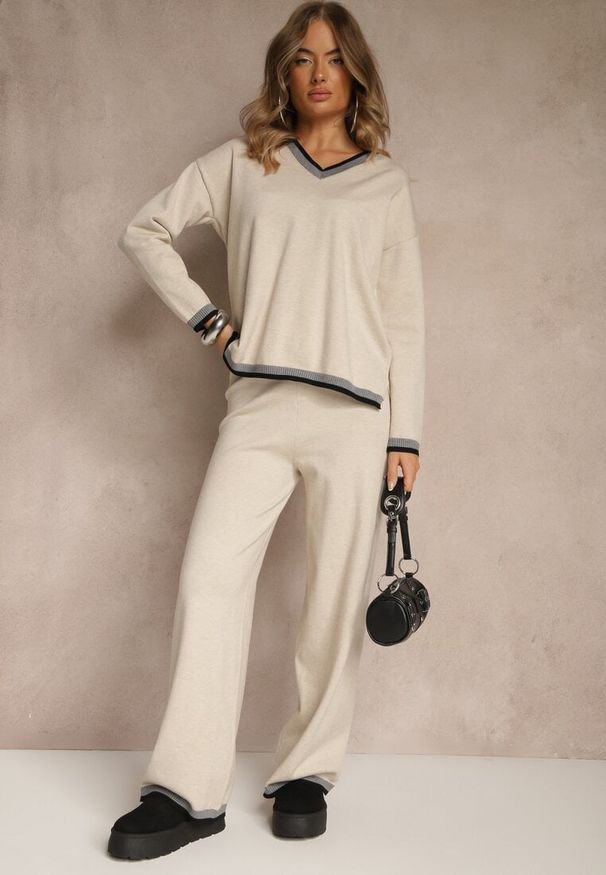 Renee - Jasnobeżowy Komplet Dzianinowy Sweter i Spodnie Wide Leg z Ozdobną Lamówką Ralenia. Kolor: beżowy. Materiał: dzianina. Wzór: aplikacja