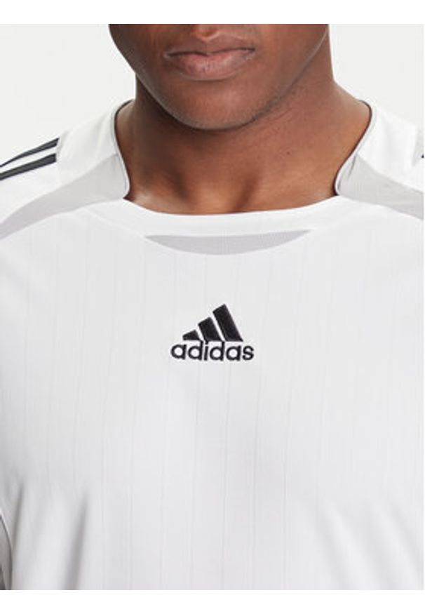Adidas - adidas T-Shirt Teamgeist adicolor JW5874 Biały Loose Fit. Kolor: biały. Materiał: syntetyk